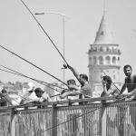 Vyrai žvejoja, Galatos tiltas